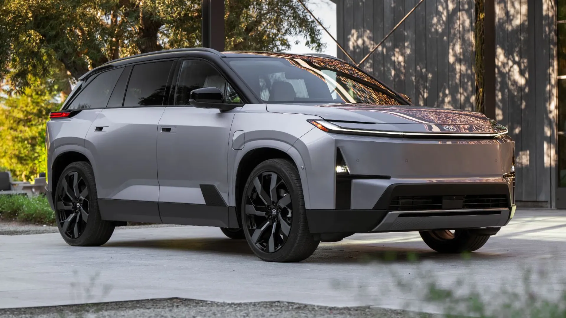 2027 Toyota Highlander Debuts in the USA as 3-Row Electric SUV