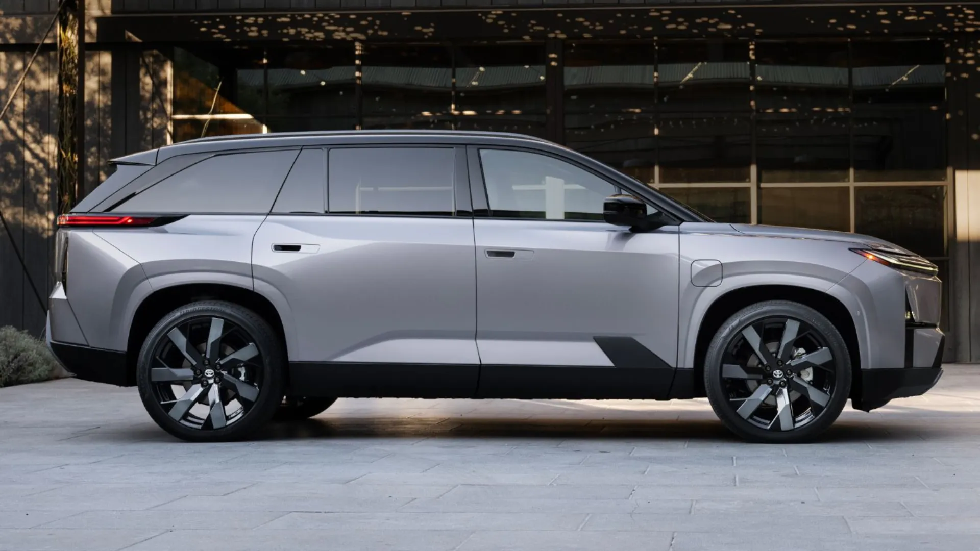 2027 Toyota Highlander EV - Side