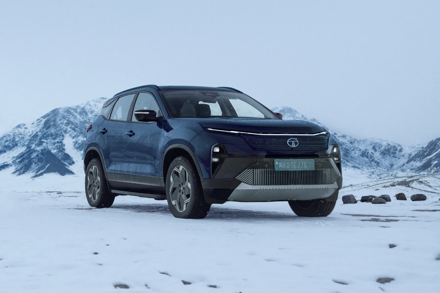 tata harrier ev in snow terrain