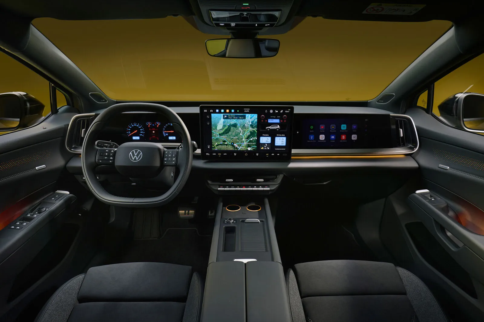 The Completely New Interior: Screens, Buttons And Retro Mode