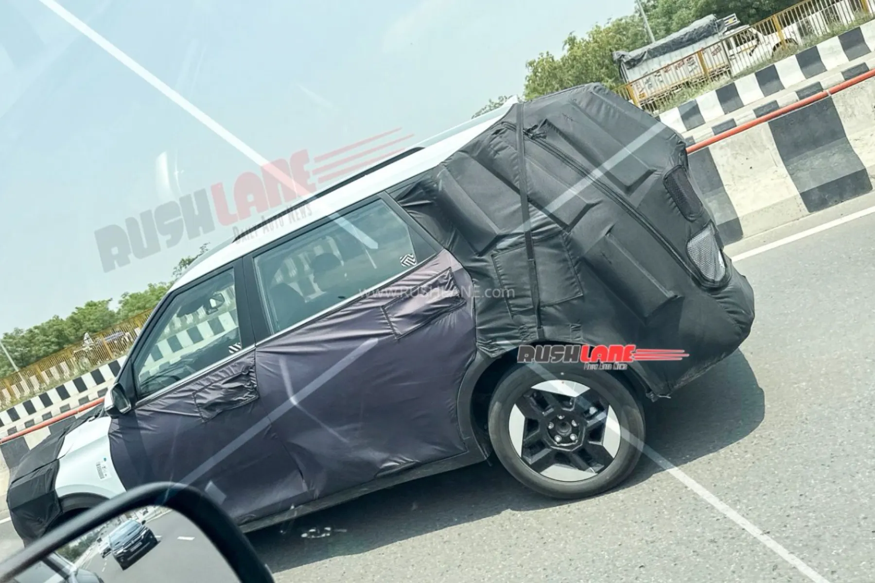 Kia Carens Clavis EV spy shot