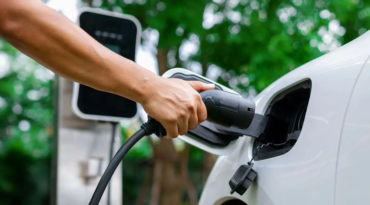 Fast Charging vs Slow Charging: Which Is Better for Your EV Battery?