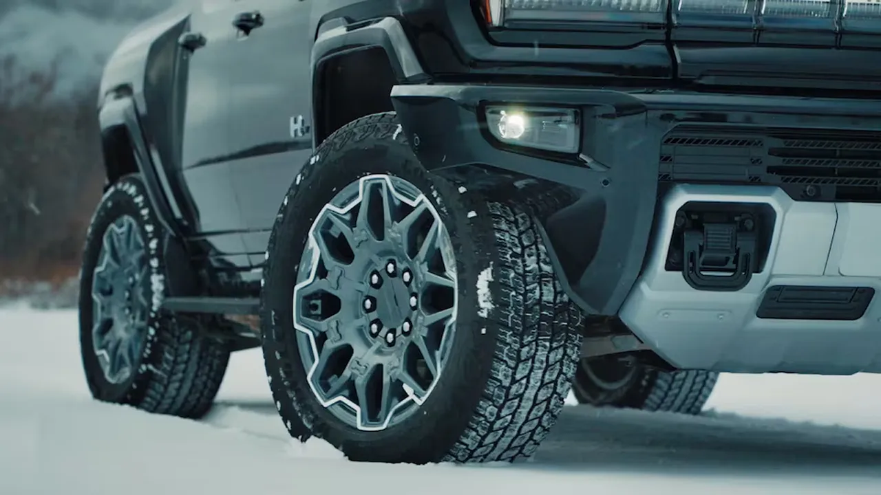 GMC Hummer EV - Iconic Crab Walk, Wheels turn to the sides for maneuverability