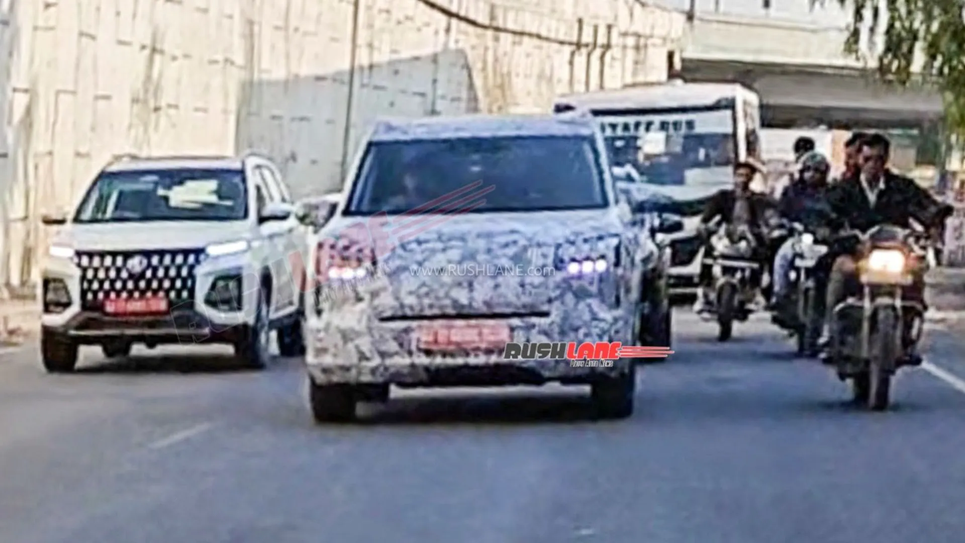 JSW MG Starlight Hybrid SUV Spied Again — Next to MG Hector Near Indore!