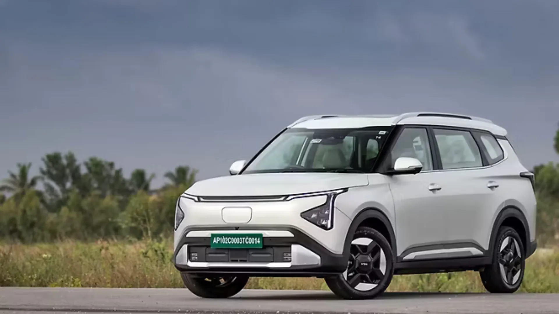 Kia Carens Clavis EV GT-Line, X-Line Trims Updated!