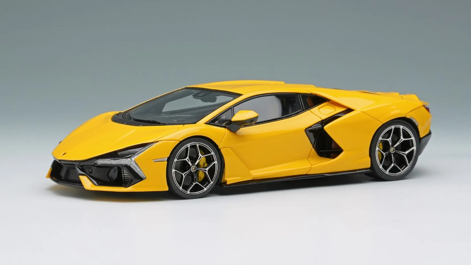 Lamborghini Revuelto Giallo Auge - Front