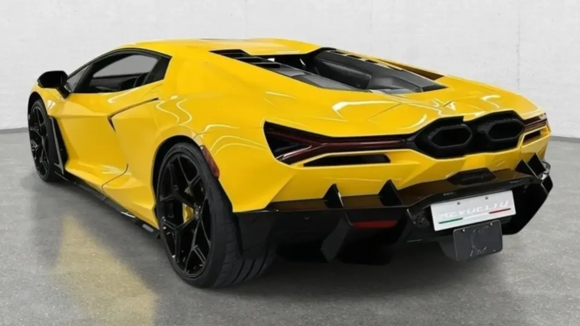 Lamborghini Revuelto Giallo Auge - Rear