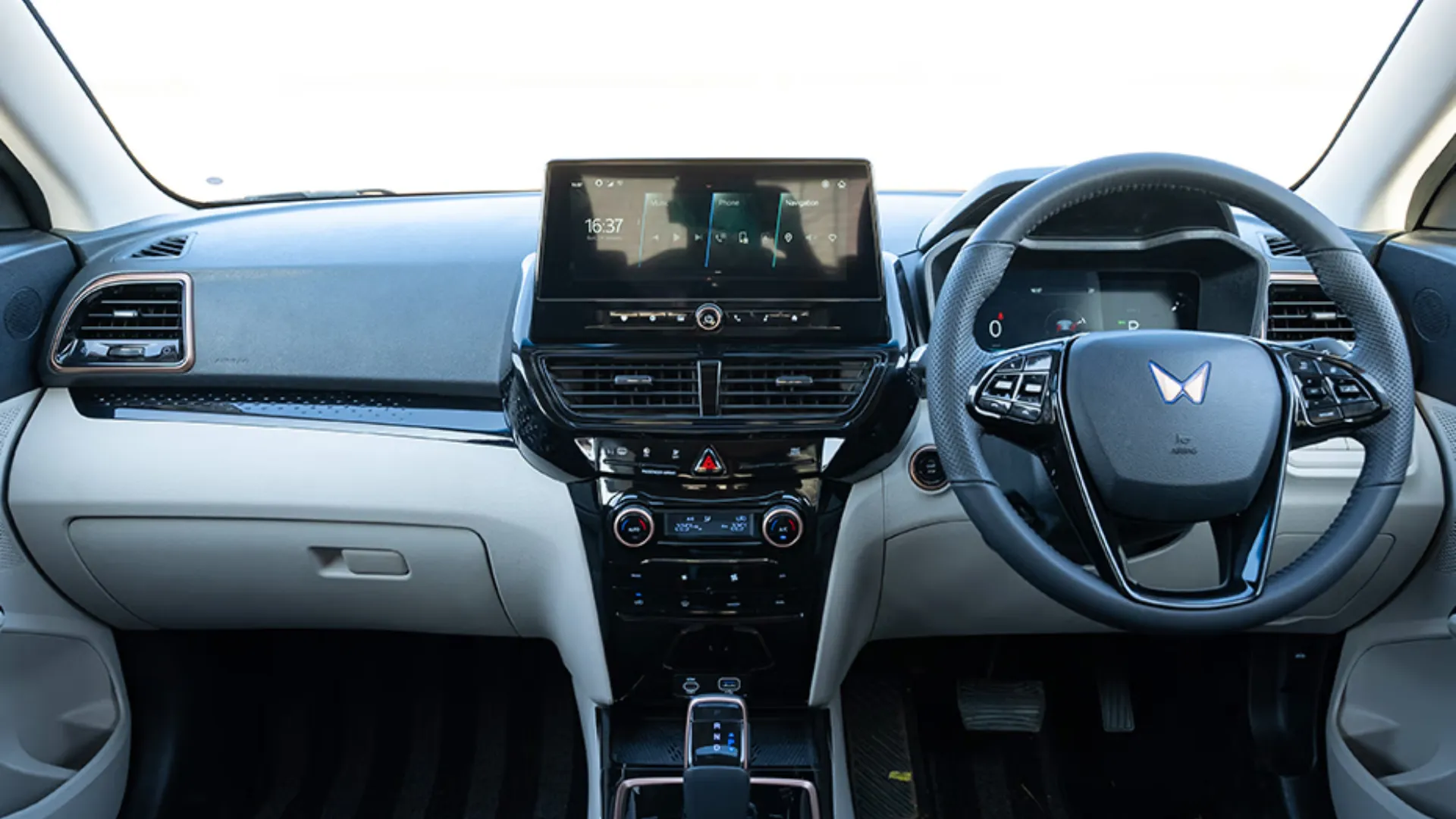 Mahindra XUV 3XO EV - Dashboard