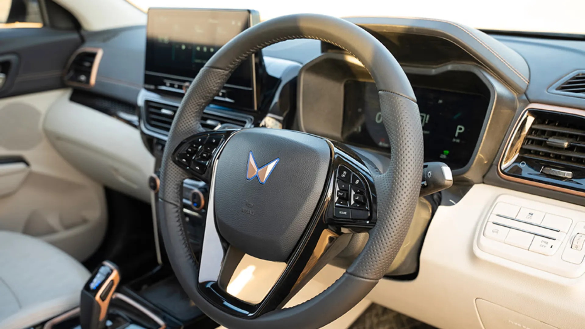 Mahindra XUV 3XO EV - Steering