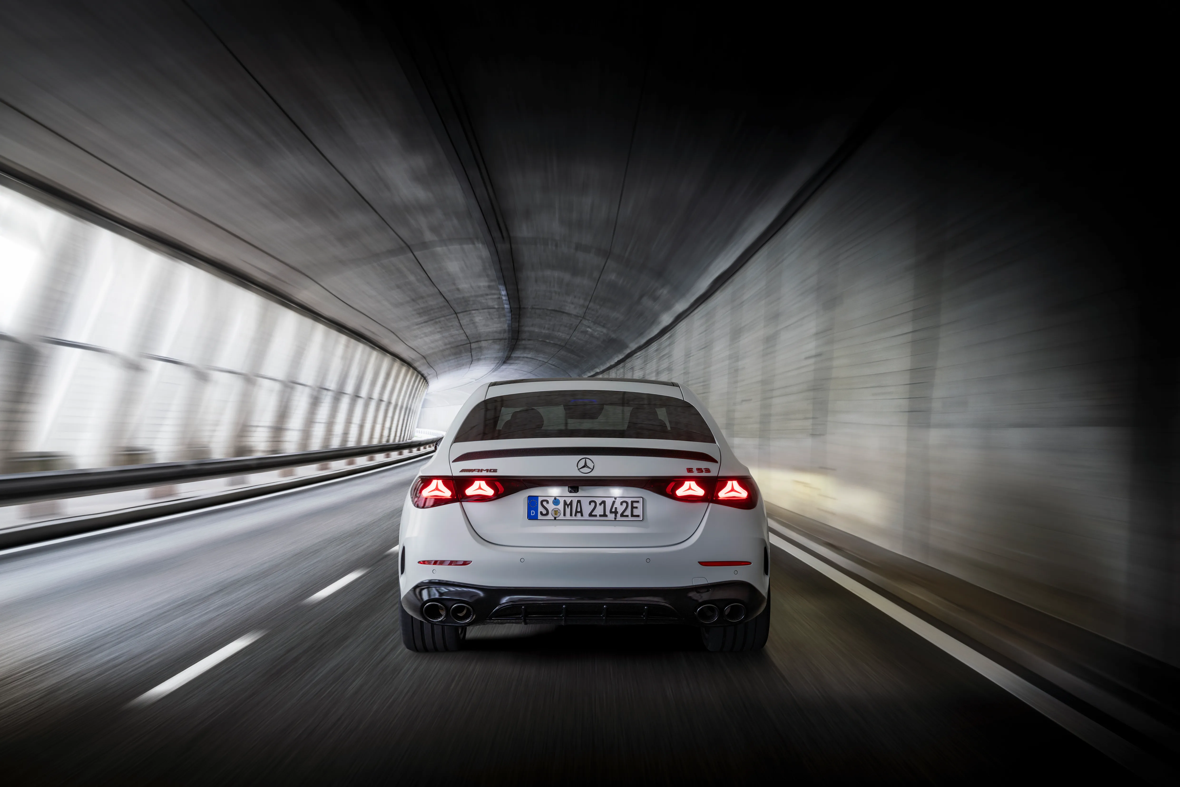 Mercedes-AMG-E-53-phev-3