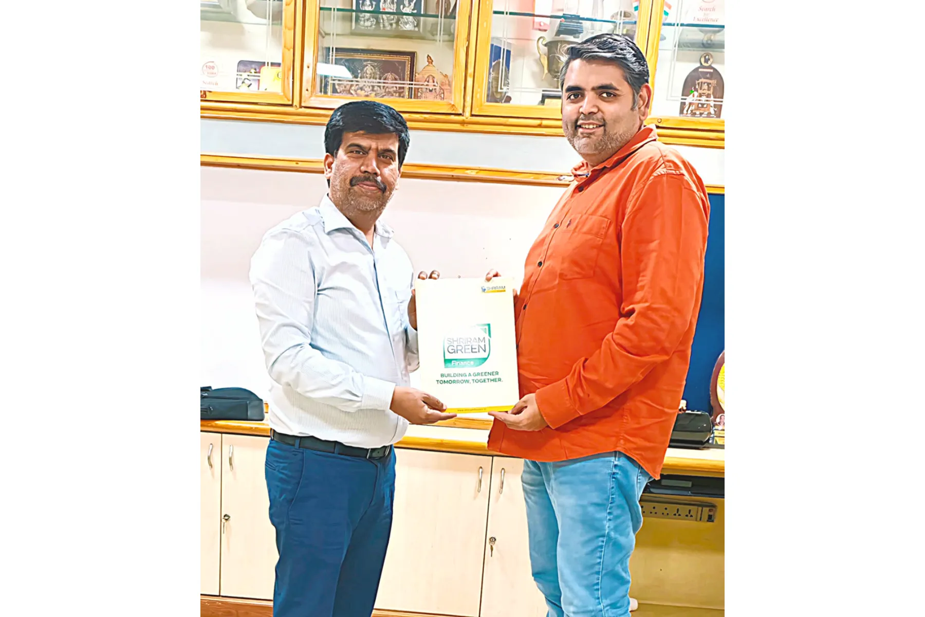 L-R Mr. Nanda Gopal, National Business Head, Shriram Finance with Mr. Nemin Vora, CEO, Odysse Electric