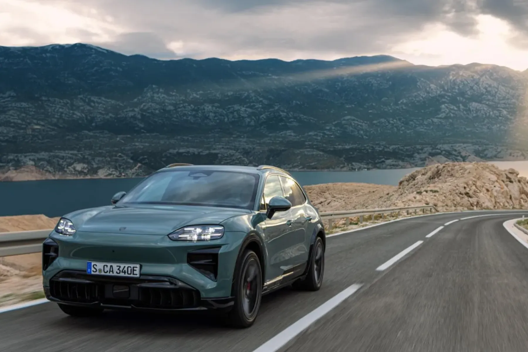 Porsche Cayenne Electric Unveiled - Main