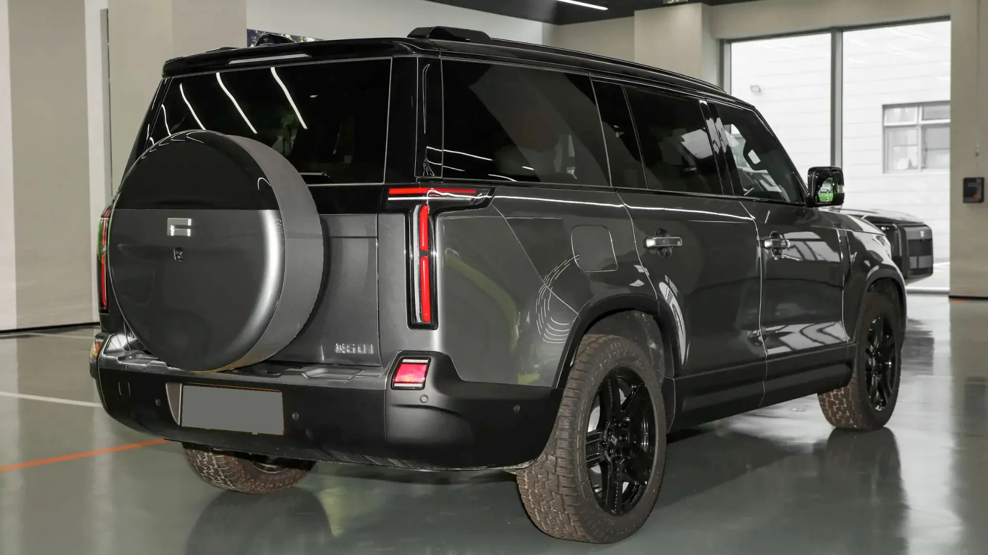 Rox 01 Luxury PHEV SUV - Rear