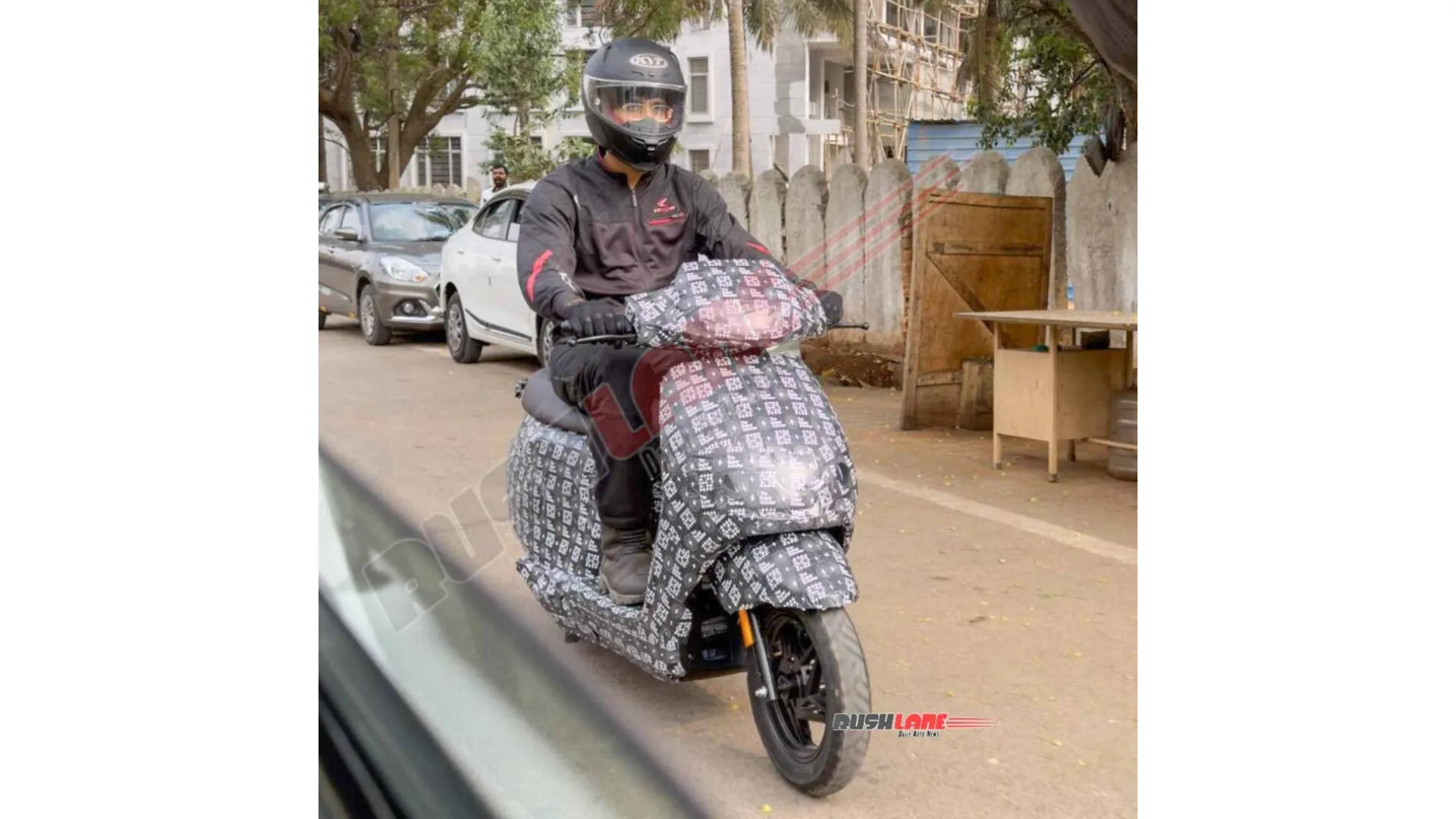 Simple Arrive Family Scooter Spied Testing Ahead of Launch