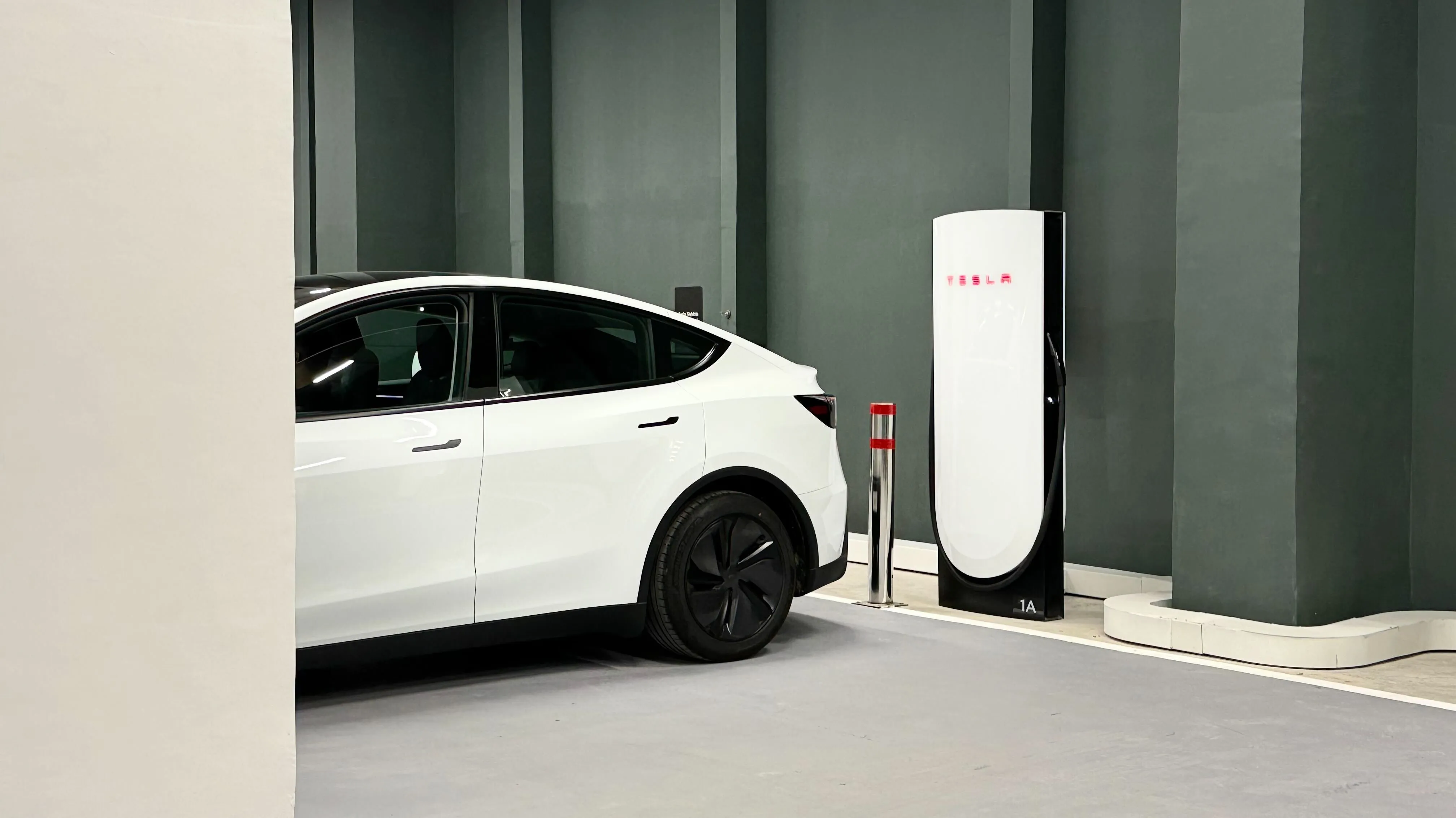 Tesla Drive review_Charger