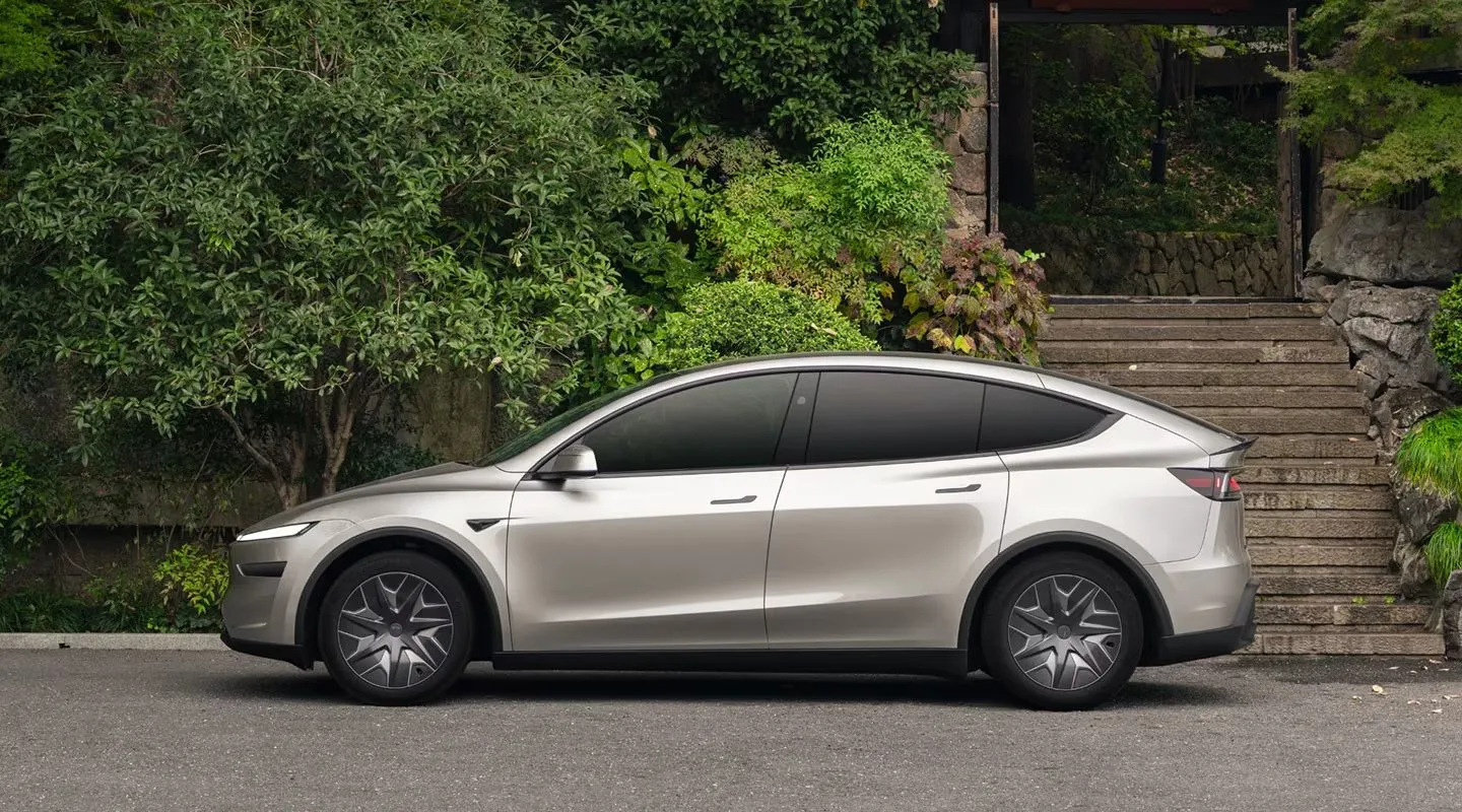 Tesla Starts Delivering 6-Seater Model Y L in India
