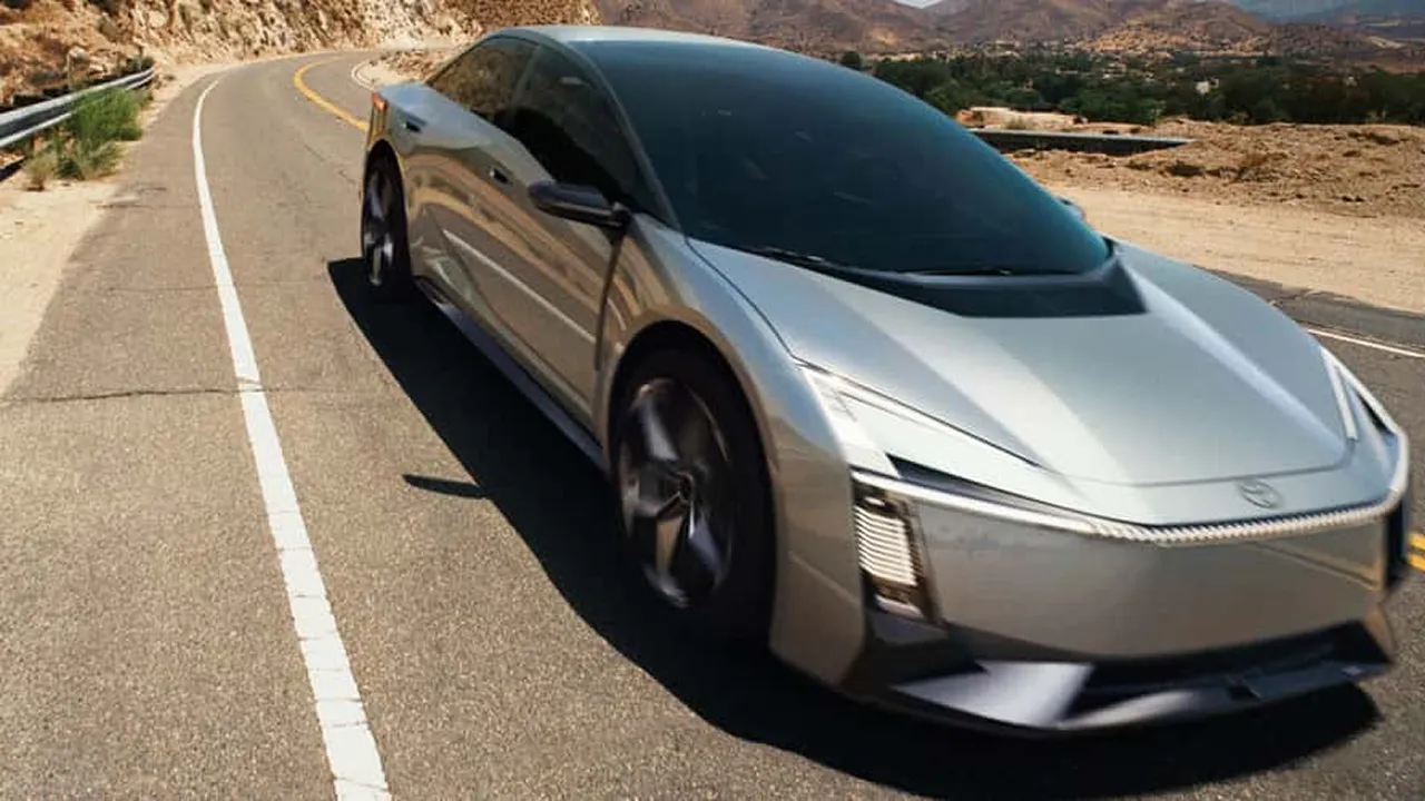 Toyota Corolla EV concept - Side