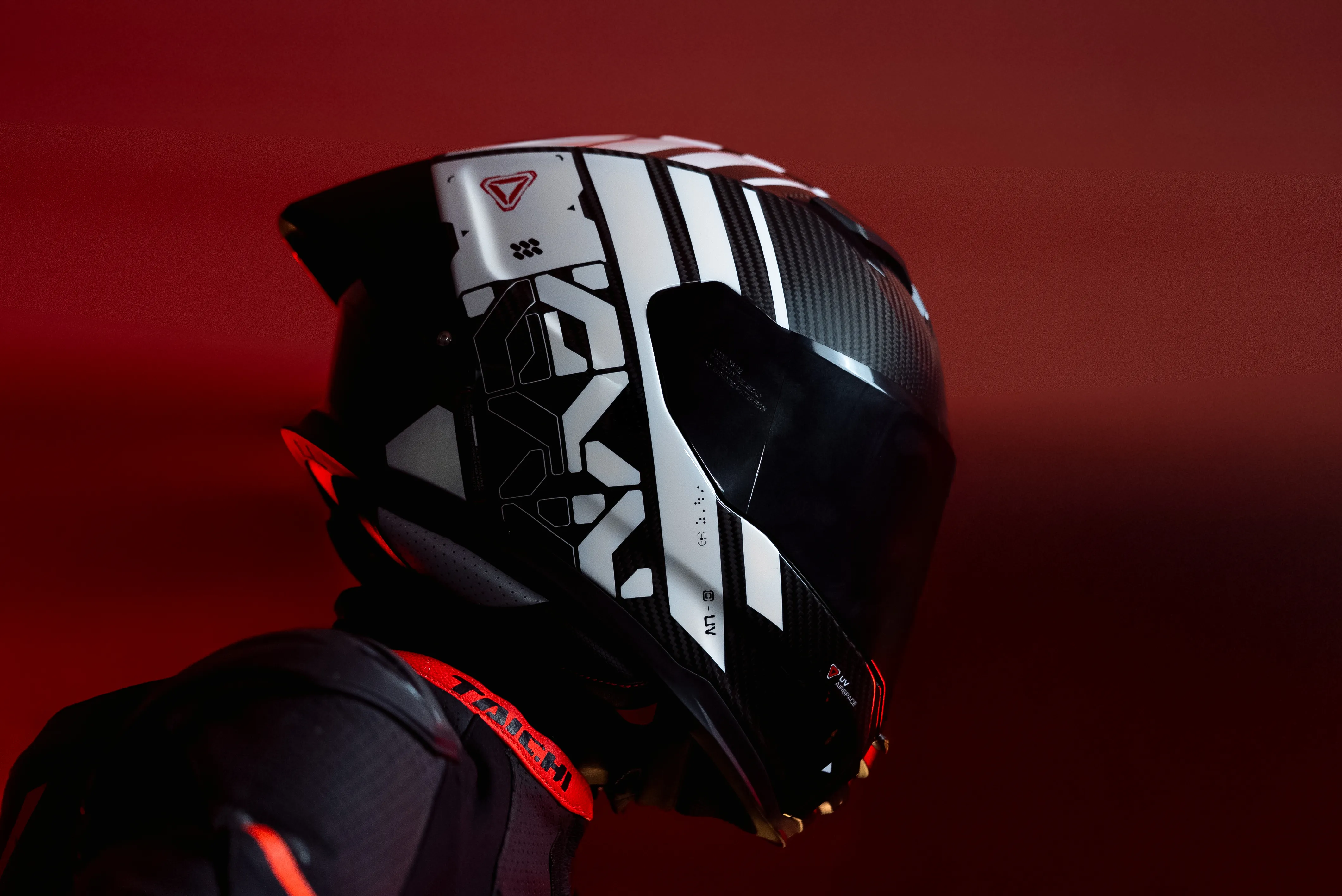Ultraviolette Launches UV Crossfade Helmet at EICMA 2025