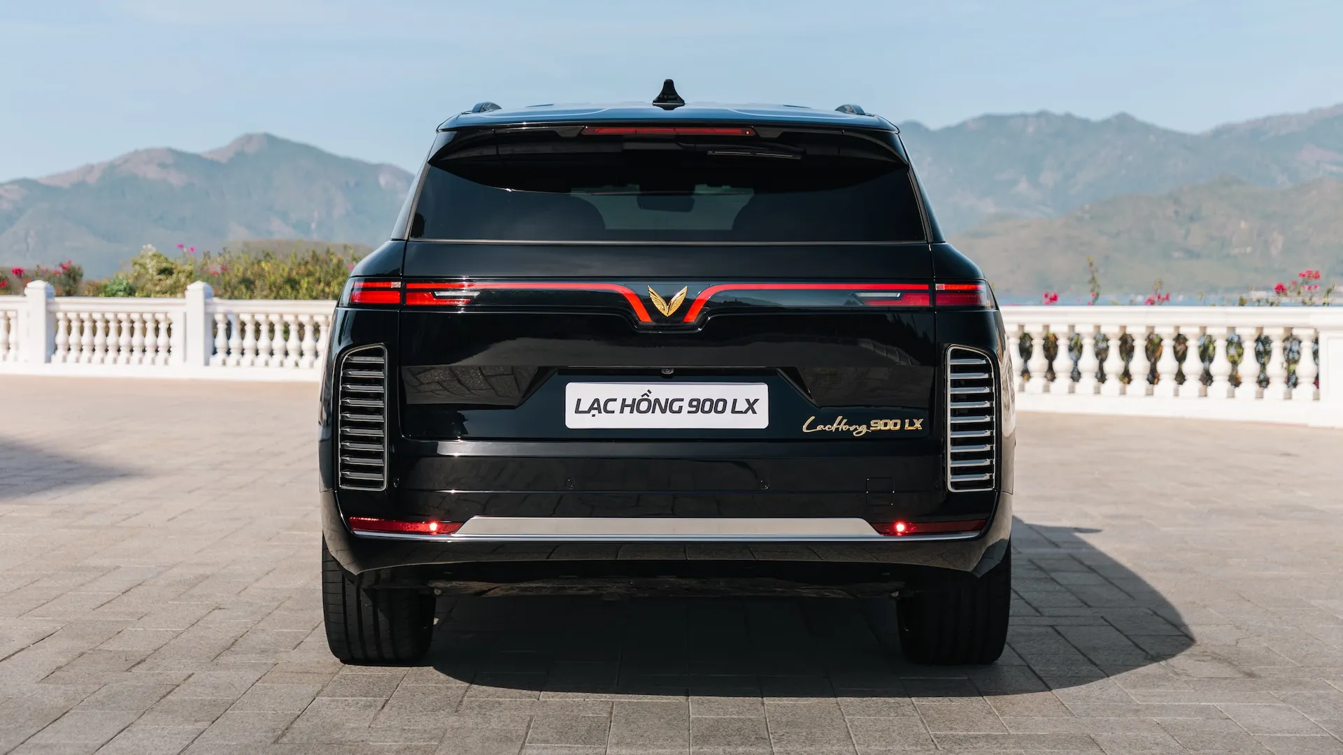 VinFast Lac Hong 900 LX - Rear