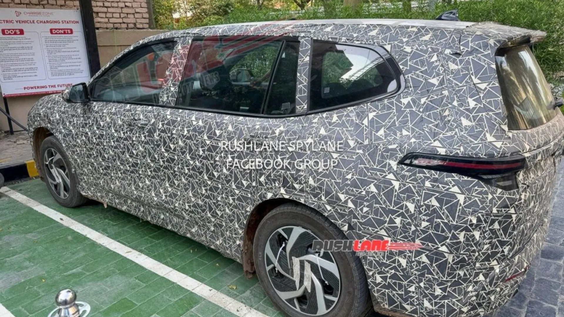 VinFast Limo Green Spy Shots