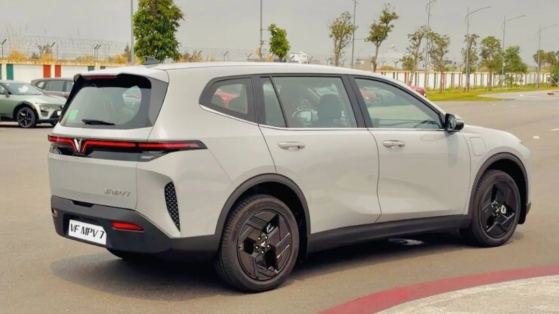 VinFast VF MPV 7 - Back