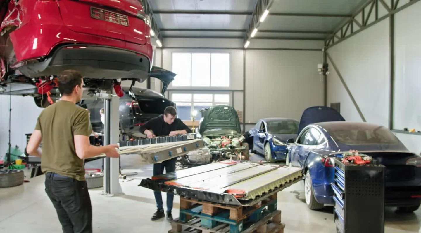  Why Electric Car Ownership Costs Go Beyond Charging: Understanding Battery, Repair and Insurance Risks 