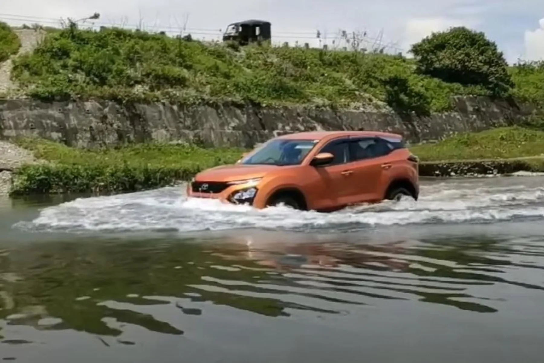 electric vehicles water resistance - water wading test
