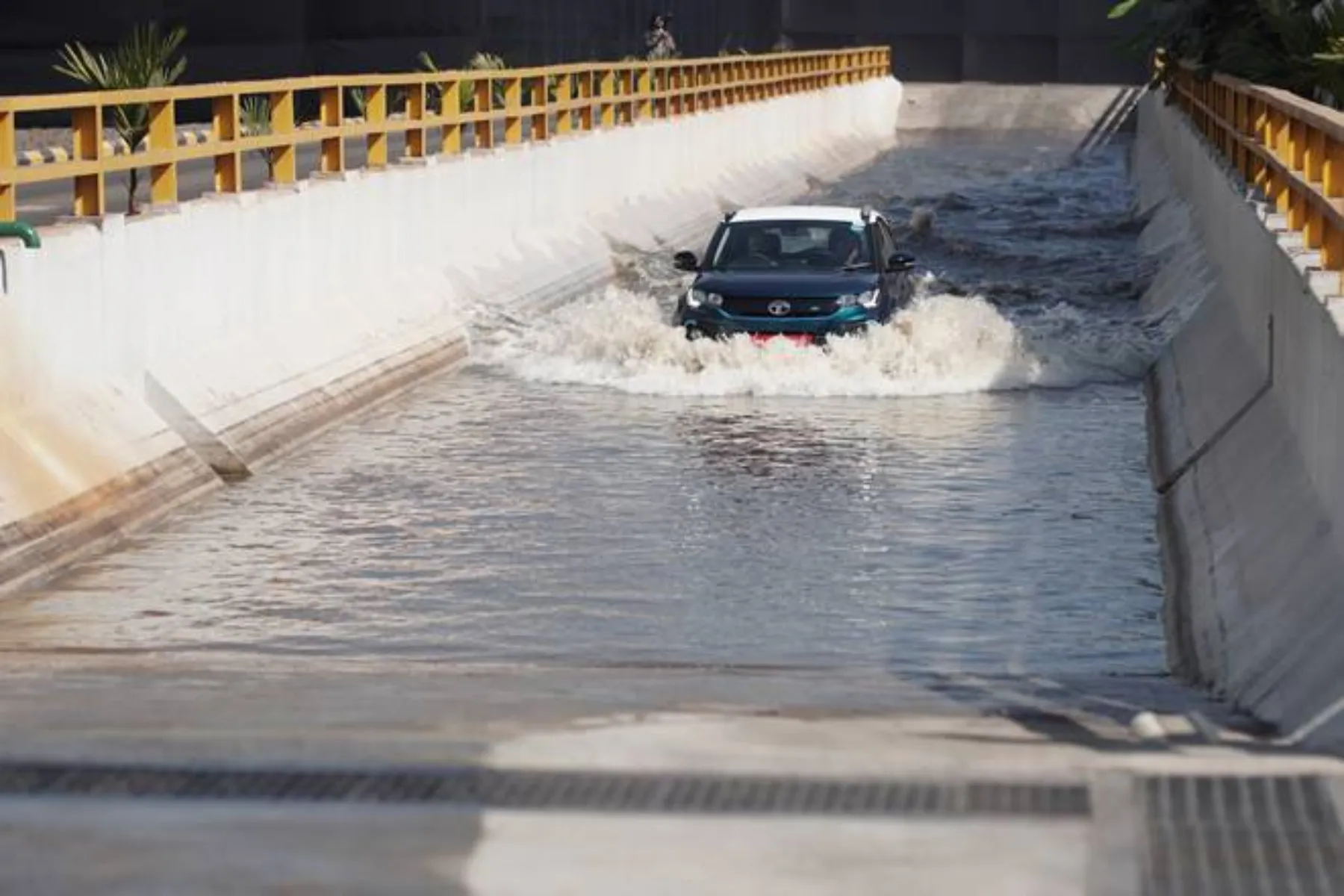 electric vehicles water resistance - water wading test