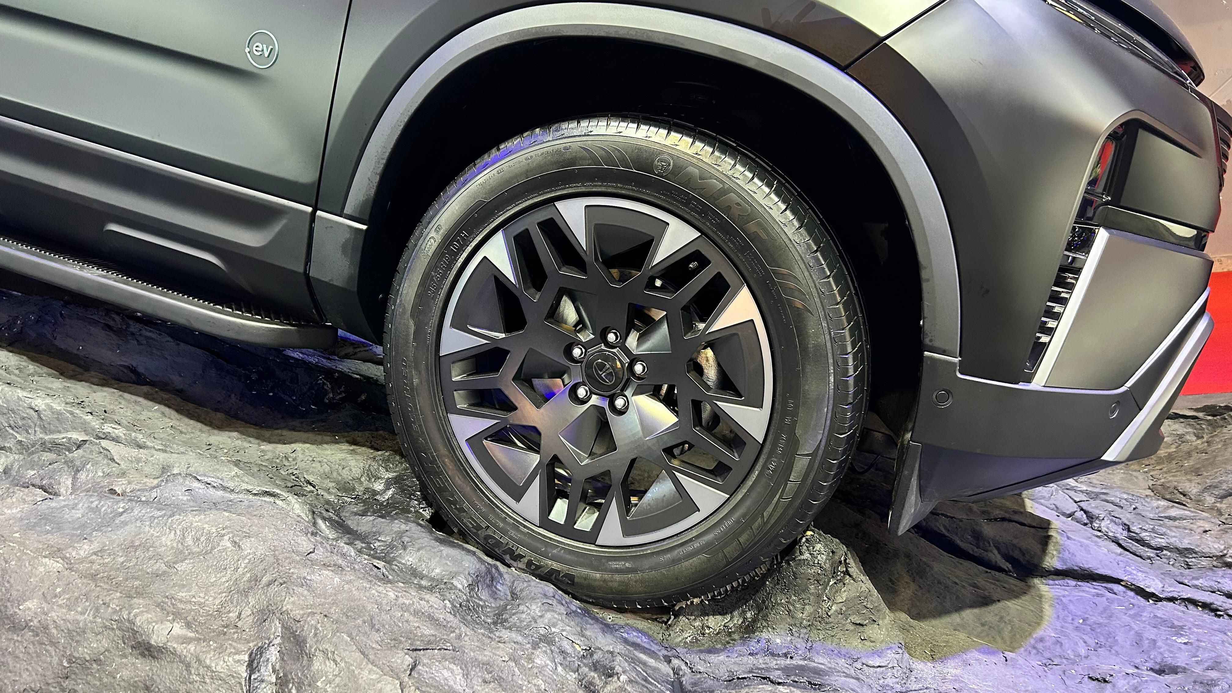 side panel harrier ev