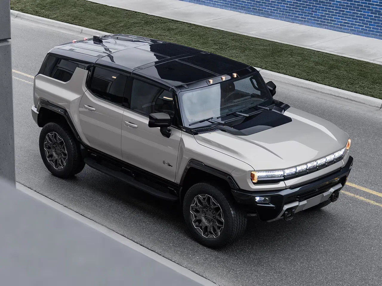 GMC Hummer EV - Main