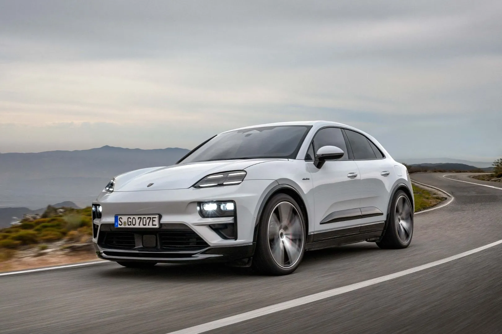 Porsche-macan-ev