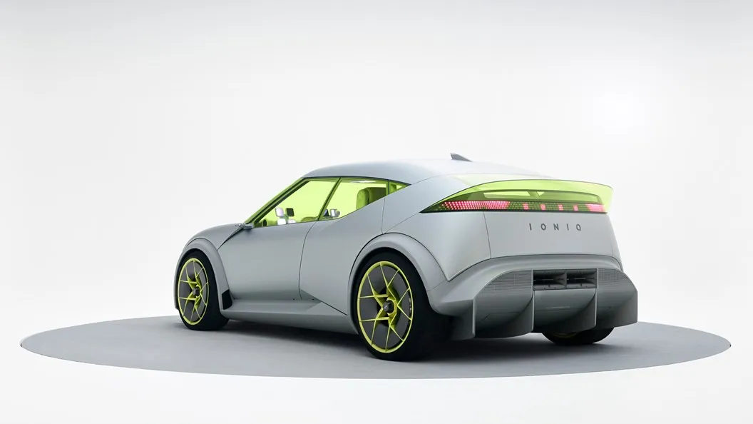 Exterior 074-hyundai-concept-three.jpg