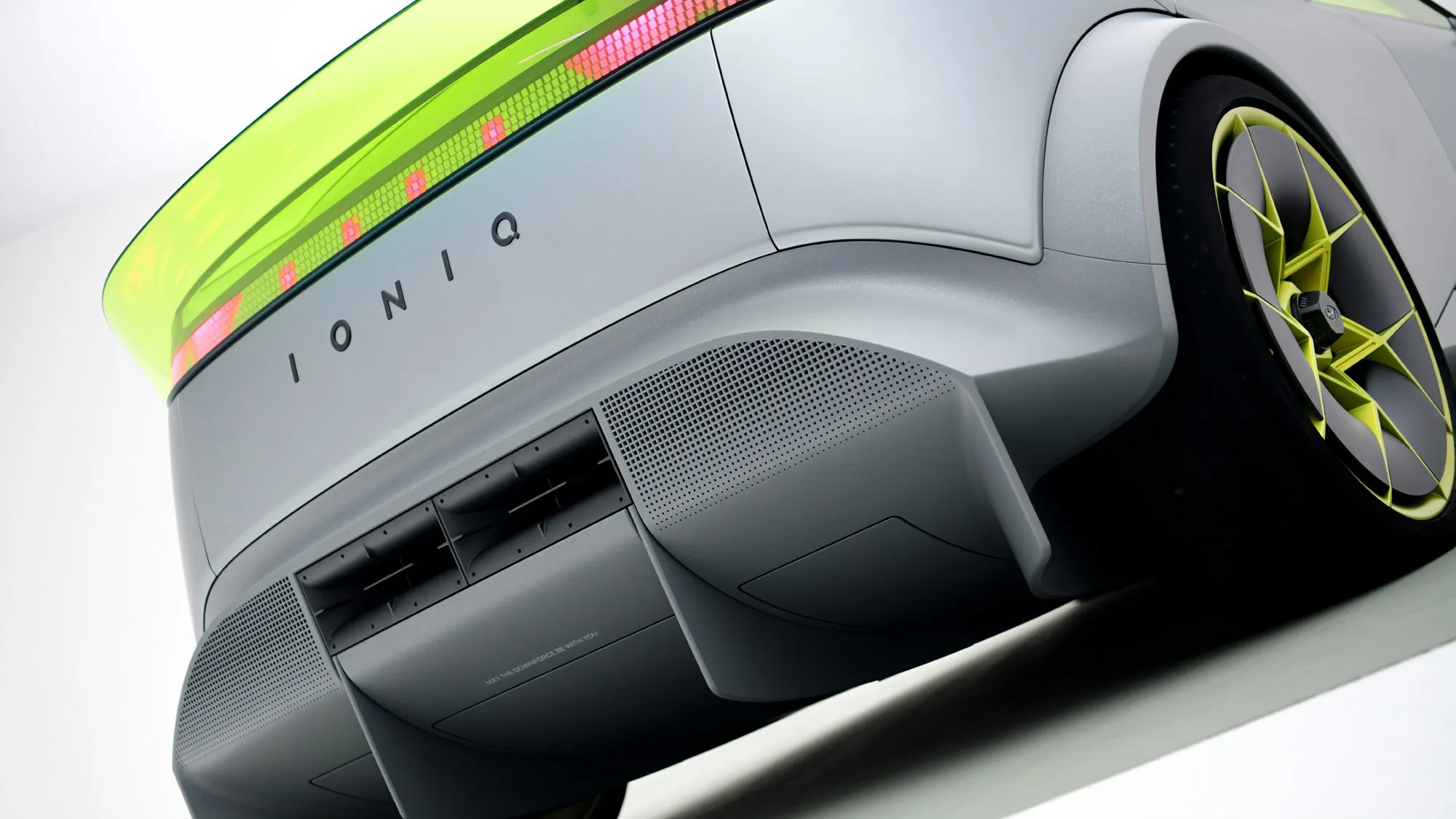 Exterior 079-hyundai-concept-three.jpg