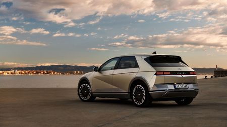 hyundai ionic 5 side