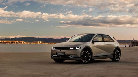 hyundai ionic 5 side