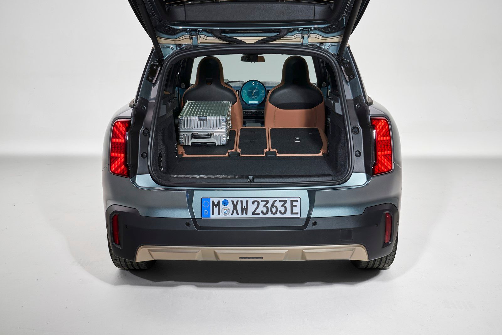 Interior 2024-Mini-Cooper-And-Countryman-EV-Revealed-With-462-Claimed-Range-6.jpg