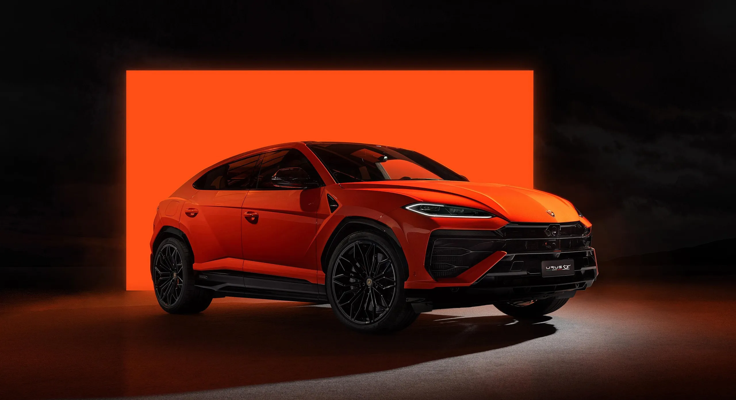 Exterior 2025_lamborghini_urus_se_37_2560x1440.jpg