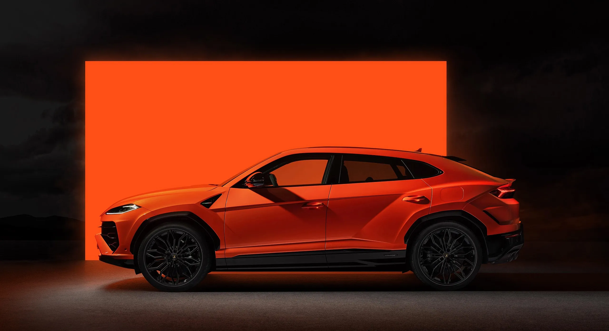 Exterior 2025_lamborghini_urus_se_40_2560x1440.jpg