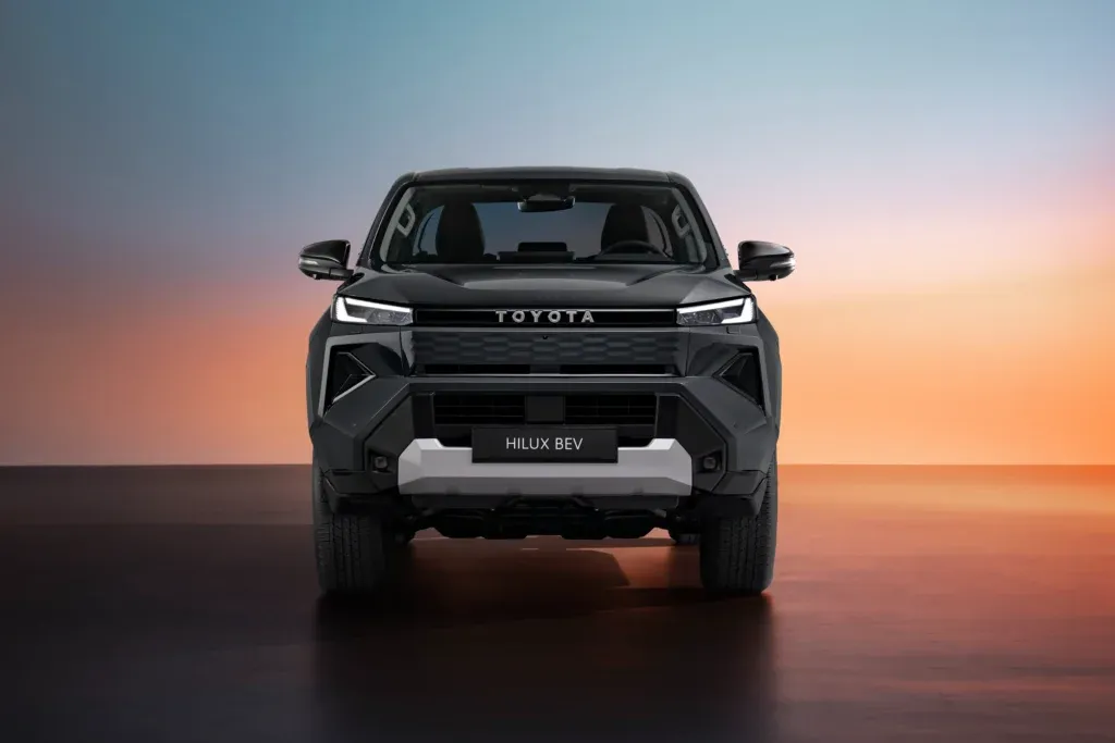 Exterior 2025toyotahiluxbevhero6-1024x683.webp