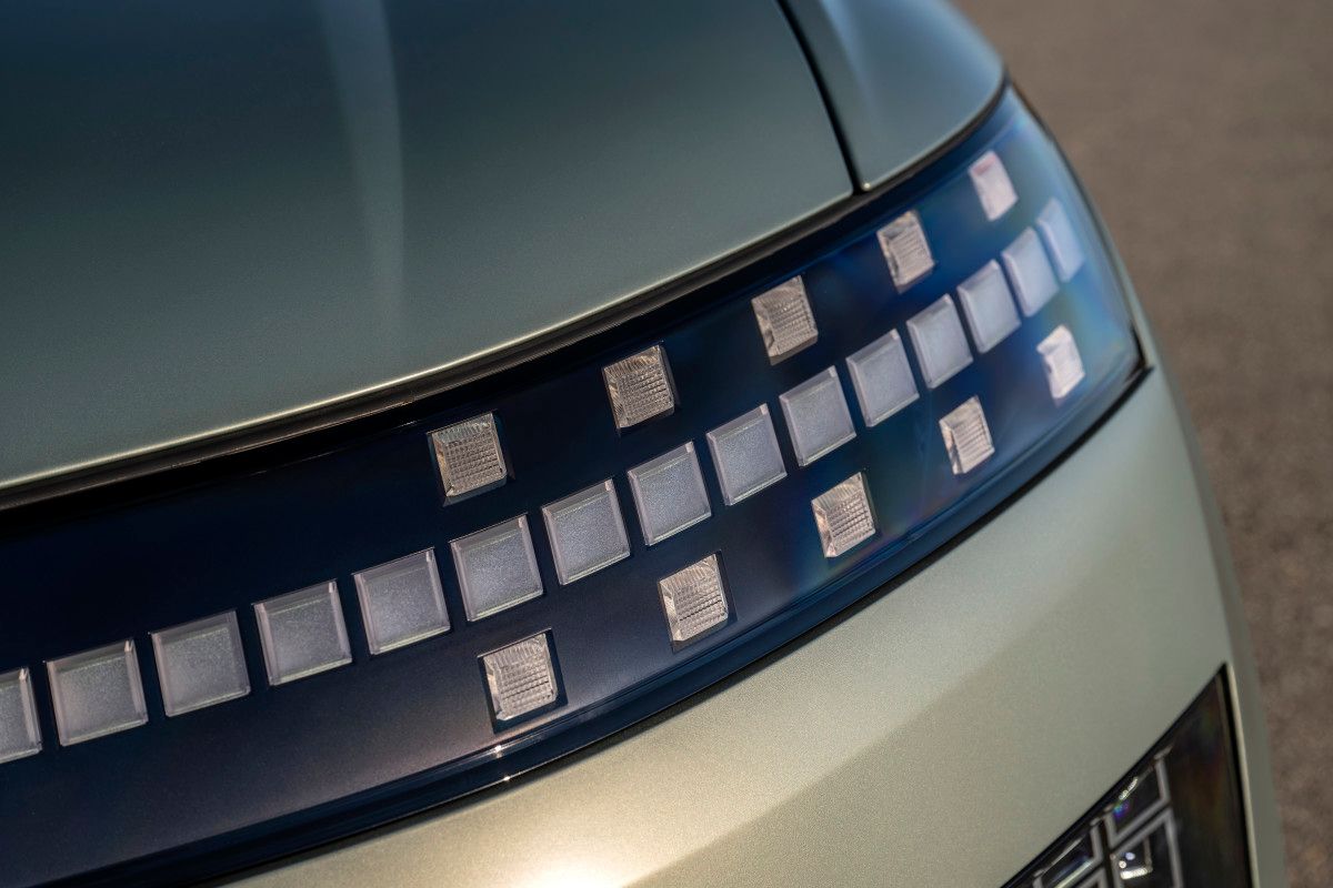 Exterior 2026-hyundai-ioniq-9-headlights.jpg
