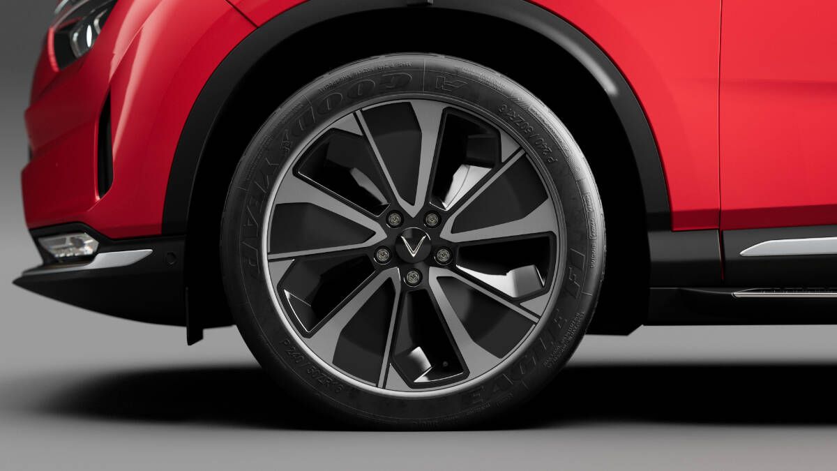 Exterior 31913668_web1_230219-TodaysDrive-2023VinFastVF8_4.jpg