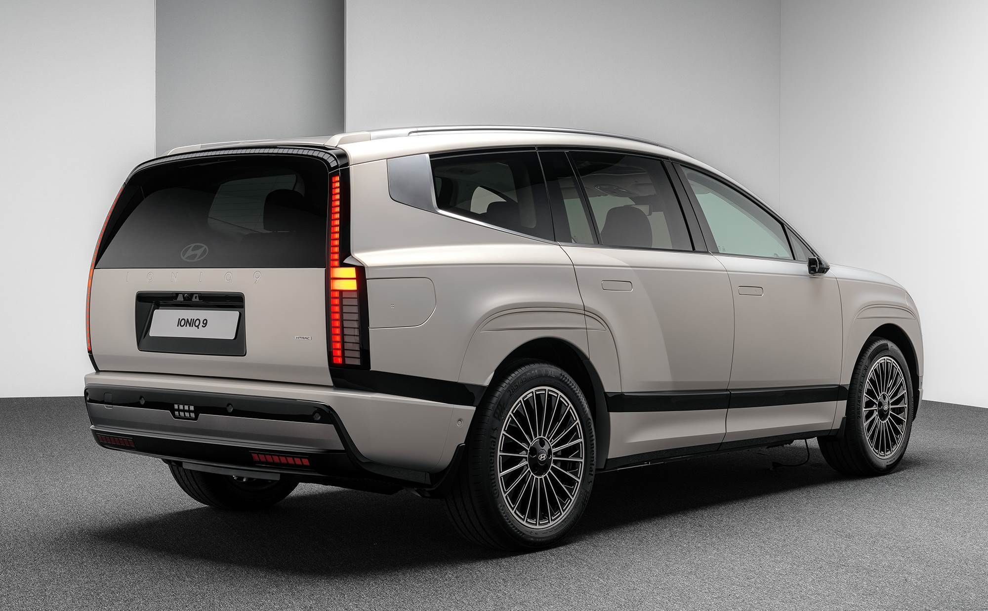 Exterior 46105c2a-a243-435e-a5ee-c190ea68f1ed_ACT_IONIQ9_LA_REAR-3_4_HR.jpeg