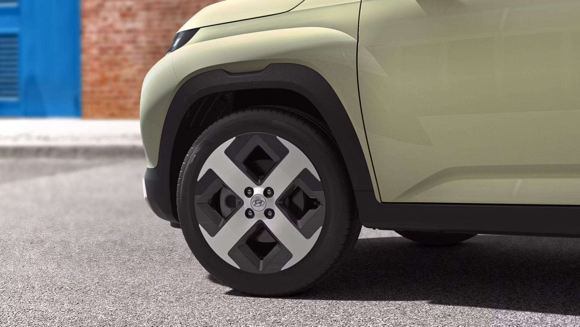 Exterior AX1_EV_EViz_EXT_YLC_ButtercreamYellowPearl_SHOT_011_16x9.avif