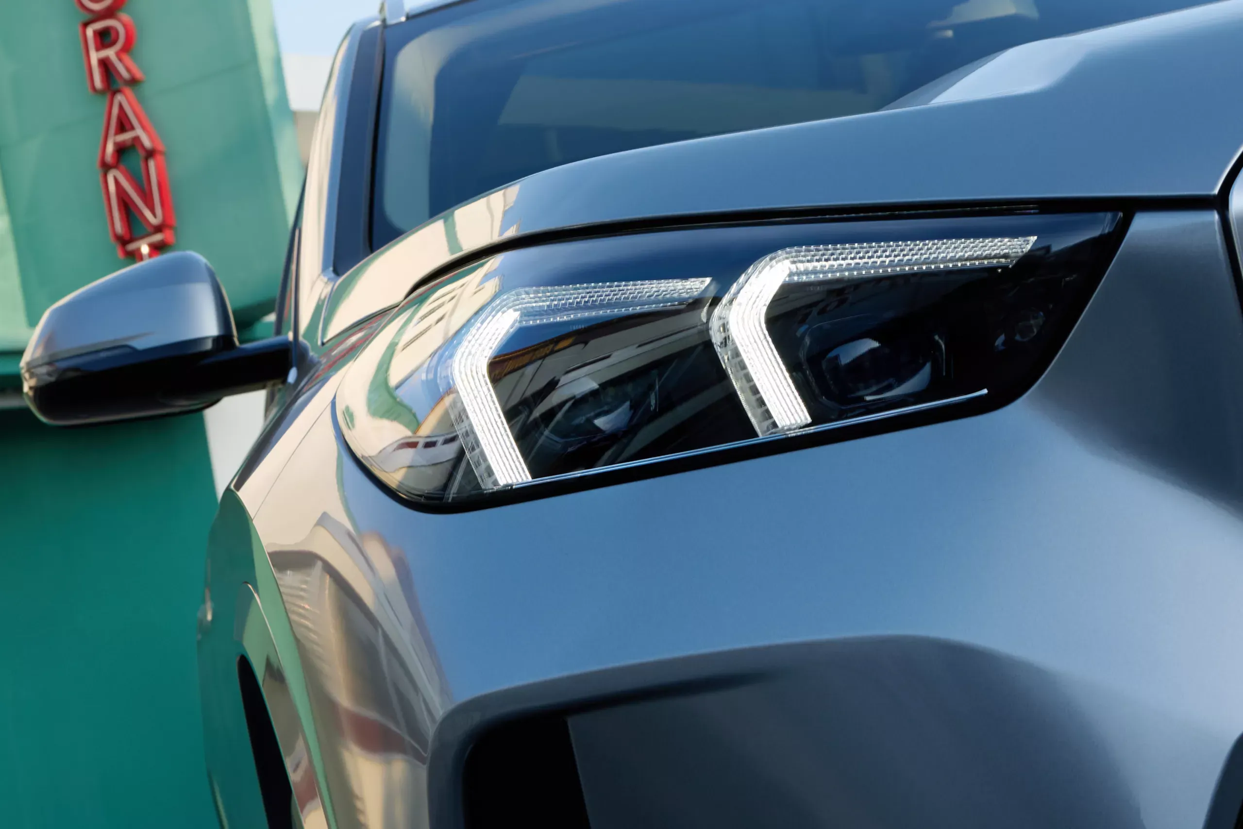 Exterior Adaptive-led-headlights-ix3_3to2.webp