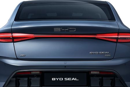 Exterior Back side (BYD Seal 2025).jpg