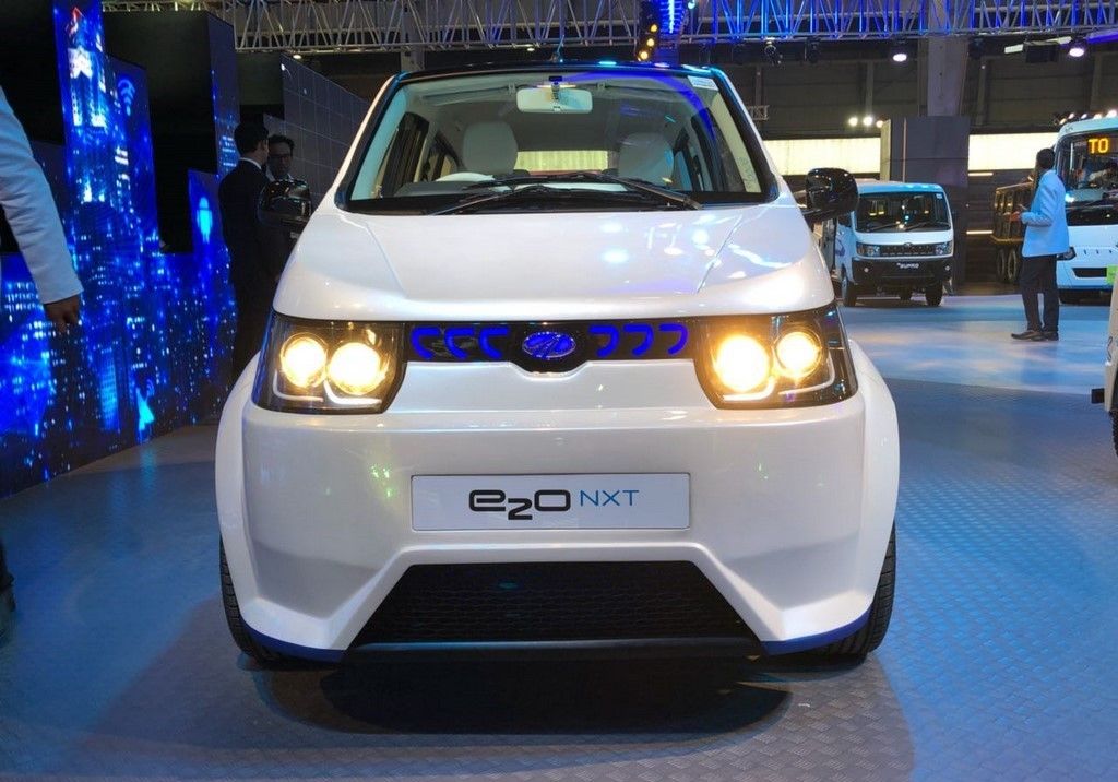 Exterior Front View Mahindra-e2o-NXT