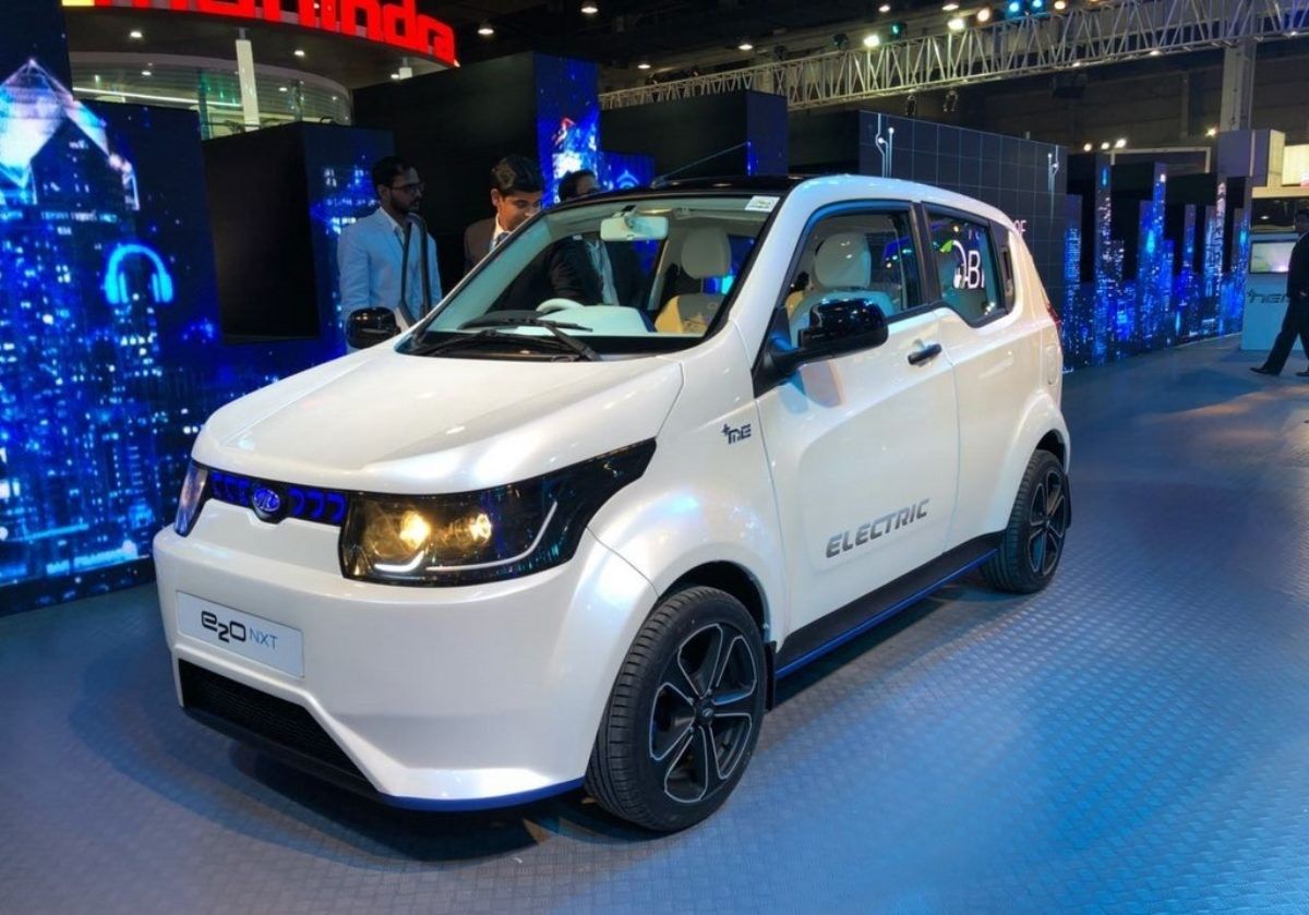Exterior Side View Mahindra-e2o-NXT