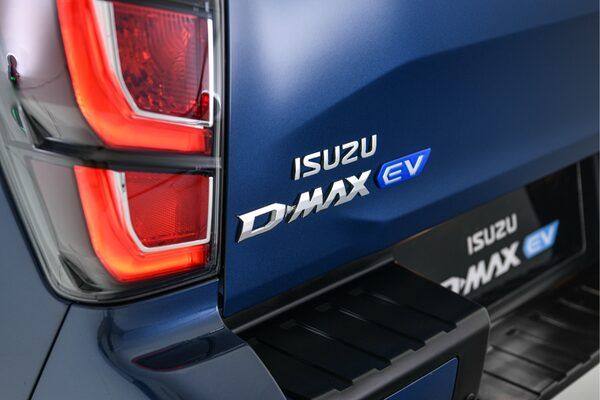 Exterior ISUZU D-MAX EV_Electric-Pickup-Feature-1.jpg