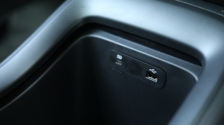 Interior MG Windsor EV USB port.jpg