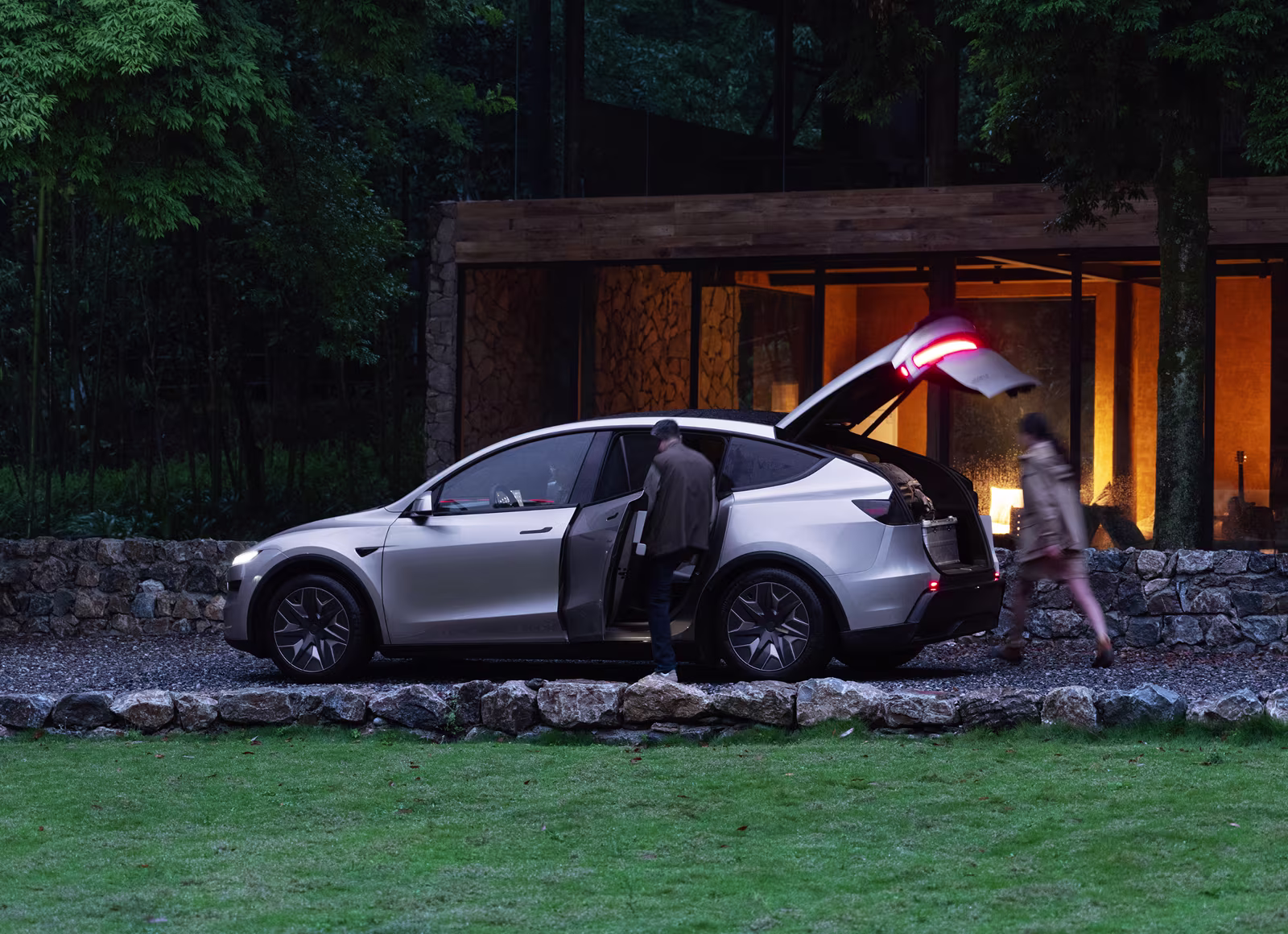 Exterior Model-Y-L-Better-Carousel-Slide-1-Desktop-CN.avif